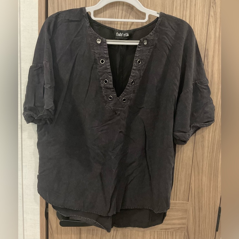 Fab’rik Womens V. Neck Short Sleeve Black Blouse Size S